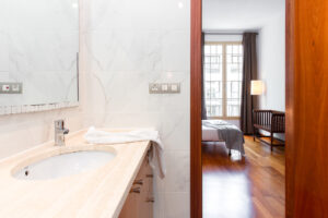 Unique Apartments_Laietana 13 4-2_2room_lowres-13